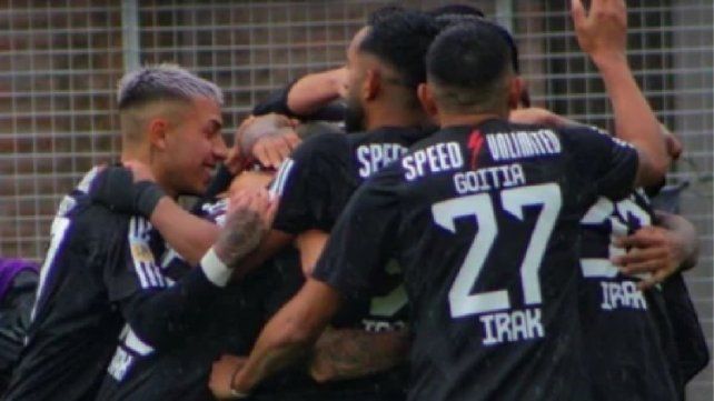 Riestra se impuso ante Platense y araña un lugar en los octavos de final.