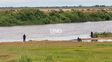 Buscan intensamente a un joven de 19 años que cayó al río Salado: desapareció tras caer de una canoa a la deriva