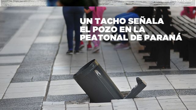 El tacho que señaliza el pozo en la peatonal.&nbsp;
