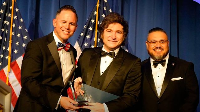 Javier Milei recibió el Lion of Liberty Award de la fundación Make America Clean Again (Maca)
