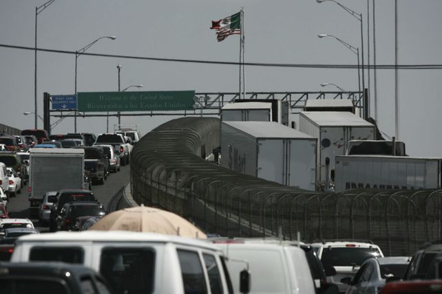 El cruce de camiones era continuo ayer en el puesto fronterizo entre Ciudad Juárez y Estados Unidos.