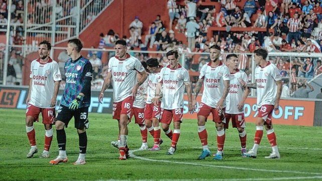 Unión protagonizó su peor campaña desde que juega Copas y Torneos divididos en dos zonas.