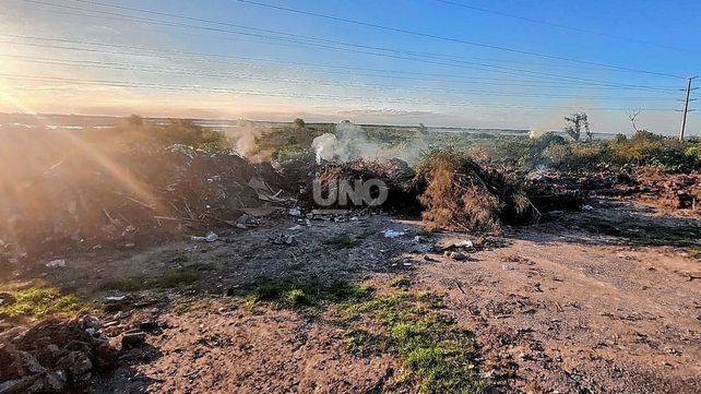 Un nuevo basural a cielo abierto en San José del Rincón desata otra vez la polémica sobre el tratamiento de los residuos en la zona.&nbsp;