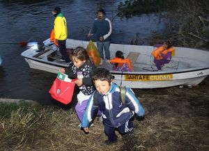 Pese a la creciente del río Paraná, más de 50 niños santafesinos retornaron a la escuela