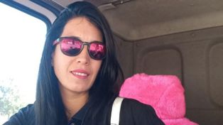 Dolores transportaba combustible en un camión cisterna en una de sus experiencias arriba de un camión.