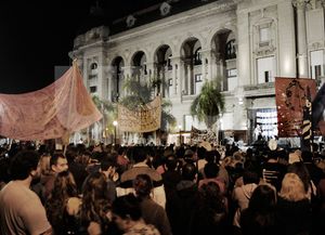 La plaza de Mayo en Santa Fe reavivó la memoria, exigió verdad y pidió justicia