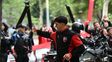 Un gran recibimiento para el plantel de Newells en su llegada a Mendoza