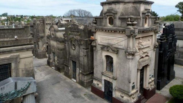Visitas guiadas por el Cementerio Municipal de Paraná