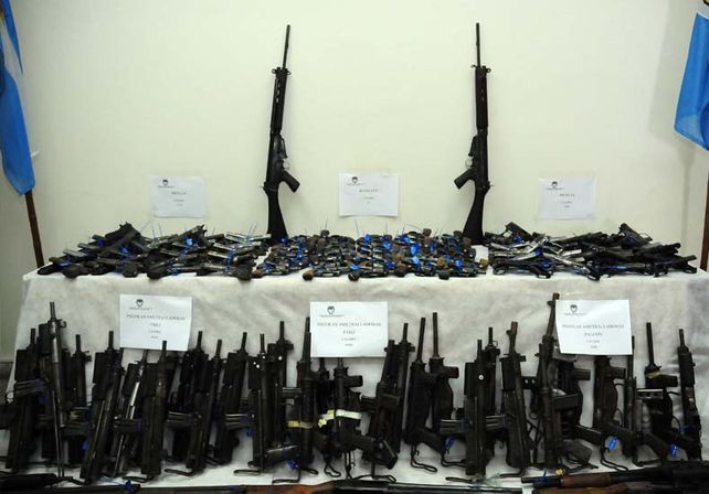 El Ministerio de Seguridad comenzó a destruir armas de fuego obsoletas de la Policía