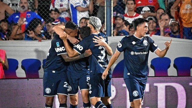 Independiente Rivadavia venció como visitante a Tigre 2-0.