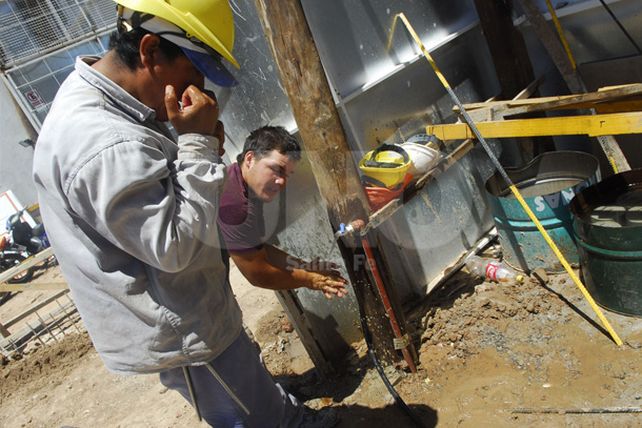 Los laburantes que desafían el intenso calor en la ciudad