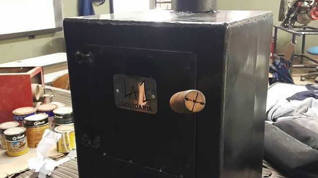 Alumnos hacen salamandras y las donan a quienes lo necesitan