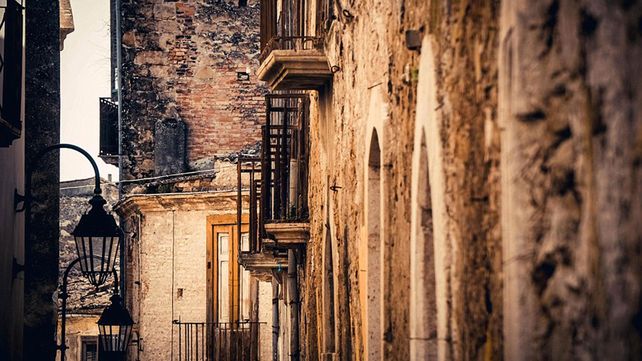 Imágenes de un pueblo fantasma de Italia abandonado tras un terremoto hace 35 años