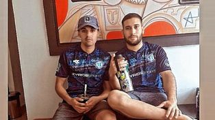 Joaquín Grillo (a la izquierda) y Lucas Salvarini (a la derecha) en el departamento que la dirigencia de los Tigres le destino.&nbsp;