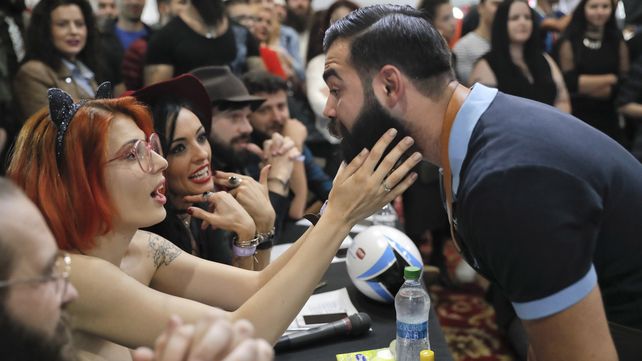 Barbas, bigotes y tatuajes en la convención internacional de Bucarest