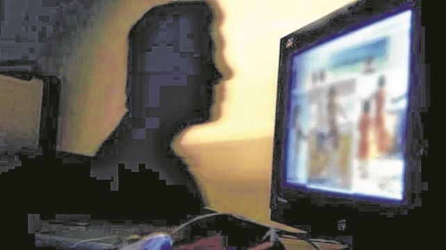 El imputado utilizaba su computadora personal para acopiar material pornográfico infantil.