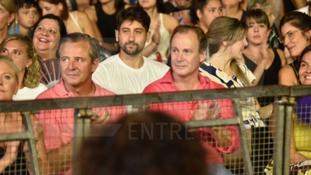 El intendente Adán Bahl se mostró contento junto a su esposa y el gobernador Gustavo Bordet