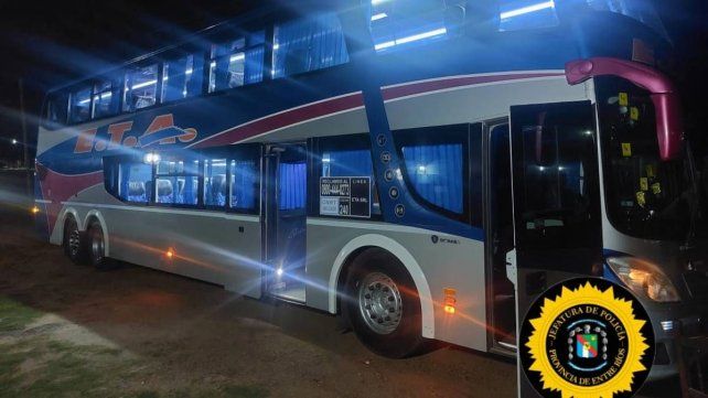 Investigan posible ataque a tiros a un colectivo que se trasladaba de Paraná a Feliciano