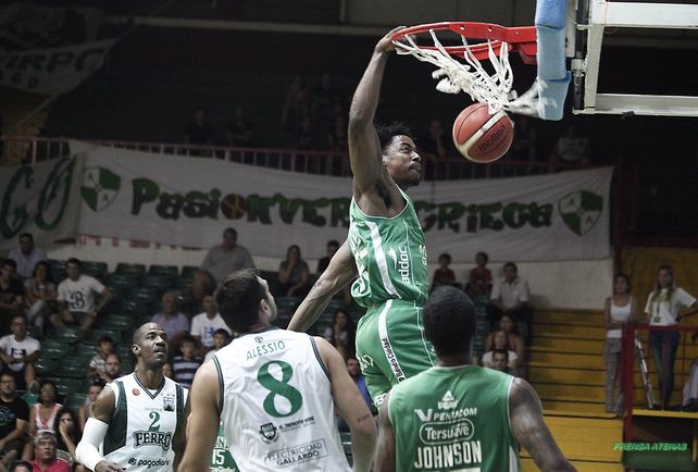 Atenas se quedó con el clásico ante Ferro