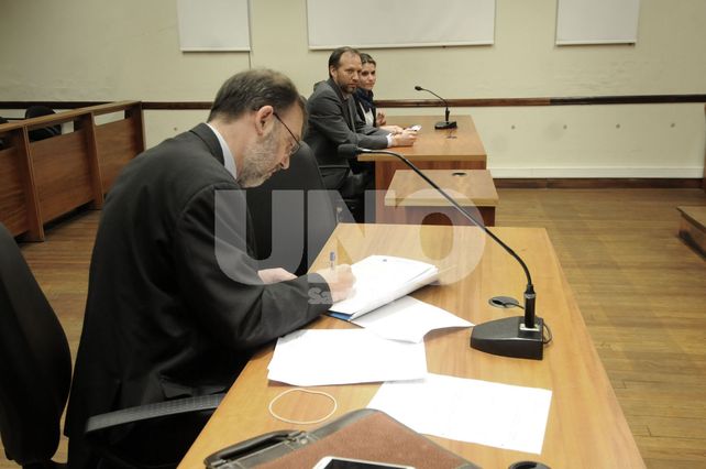 Expectantes. Este viernes el fiscal Nessier y los abogados defensores del imputado quienes buscarán el martes la excarcelación. Expectantes. Este viernes el fiscal Nessier y los abogados defensores del imputado quienes buscarán el martes la excarcelación.