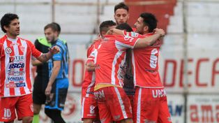 Atlético Paraná volvió a la victoria en uno de sus últimos partidos en la B Nacional