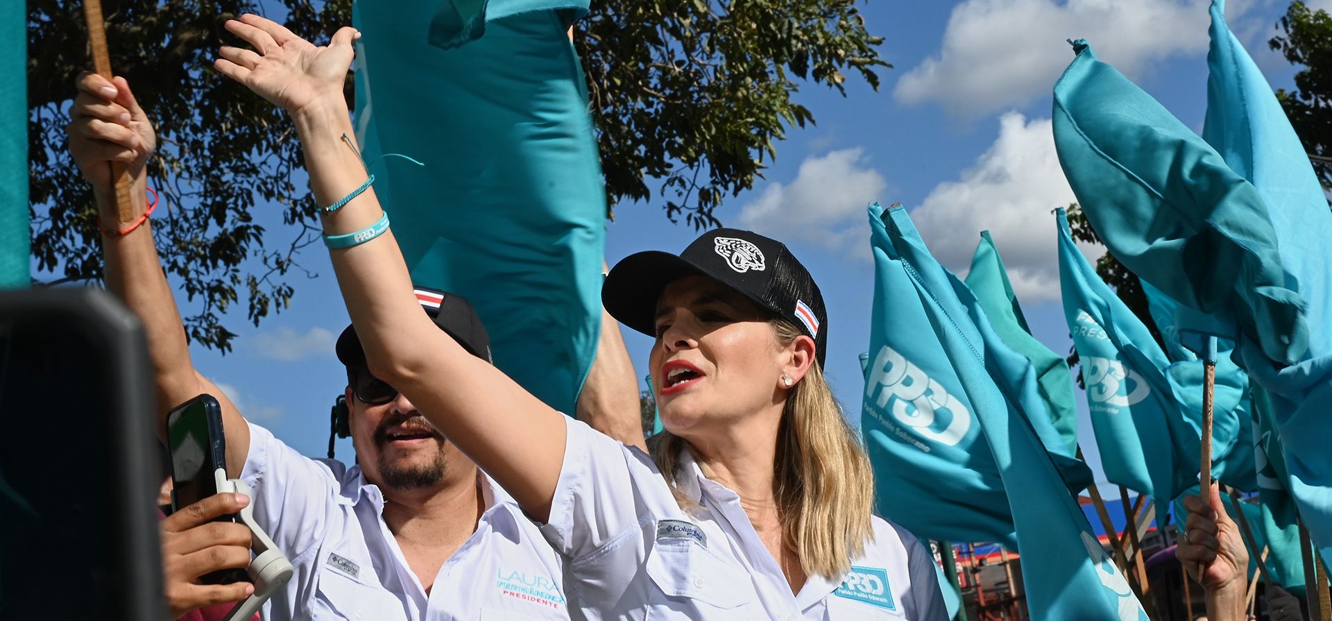 La candidata presidencial costarricense Laura Fernández saluda a sus partidarios durante un mitin de campaña en San José, Costa Rica, el sábado 24 de enero de 2026. (Foto AP/Carlos González) La candidata presidencial costarricense Laura Fernández saluda a sus partidarios durante un mitin de campaña en San José, Costa Rica, el sábado 24 de enero de 2026. (Foto AP/Carlos González)