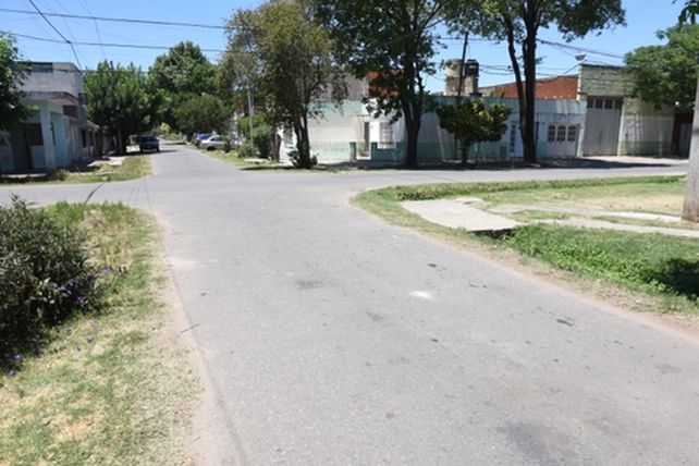 Angel Brule tenía 26 años. Le dispararon cuando entraba a su casa en 6 de diciembre al 7300. Llegó al Heca y contó lo que le pasó.&nbsp;