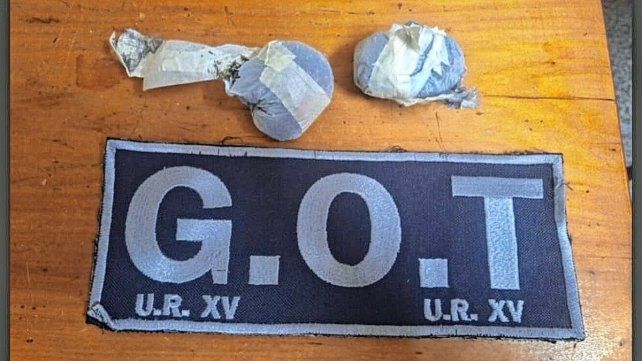 Droga hallada de las patas de una paloma. Droga hallada de las patas de una paloma.