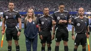 Morena Beltrán sorprendió al aparecer entre los árbitros de Argentina y Canadá.