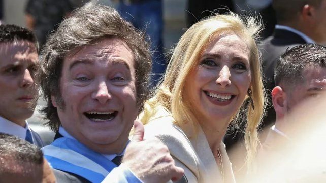 Javier Milei junto a a su hermana Karina