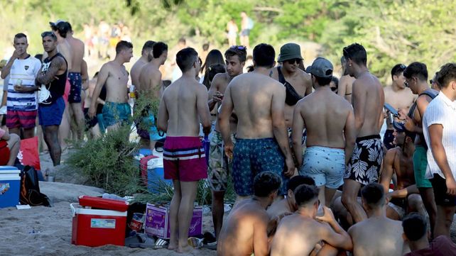 La Municipalidad de Córdoba informa que por instrucción del intendente Martín Llaryora desde el día de la fecha no autoriza y por ende suspende todo evento masivo extraordinario que pueda desarrollarse en espacios abiertos o cerrados.