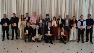 Milei marcó objetivos para 2026 y regaló un libro clave al Gabinete