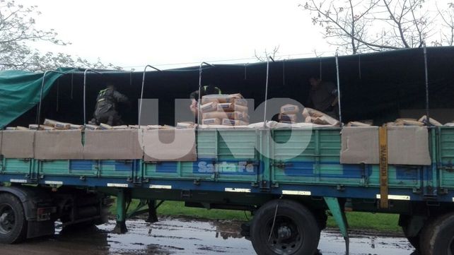 En un camión transportaba 30 kilos de hojas de coca disimulados entre bolsas de azúcar