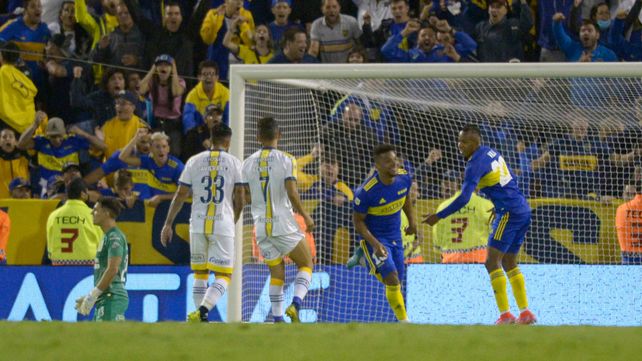 Central hizo un buen primer tiempo con Boca, en el segundo se desdibujó.