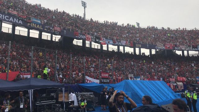 Los hinchas de Colón ya coparon La Nueva Olla para la histórica final