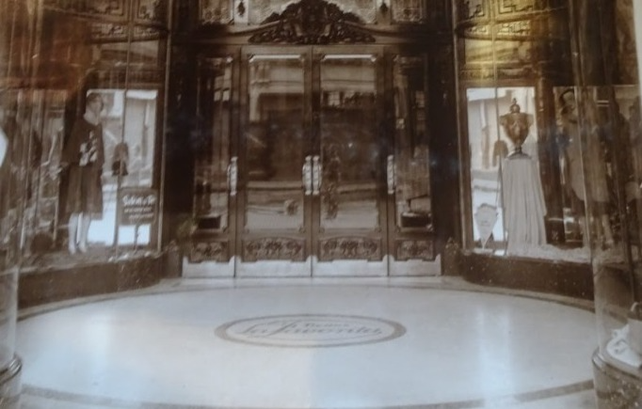 El clásico hall de ingreso de La Favorita volverá a lucir su logo de mármol y bronce.&nbsp;