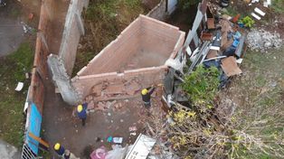 Derribaron un búnker de venta de drogas en barrio Villa del Parque: estaba a metros de una escuela