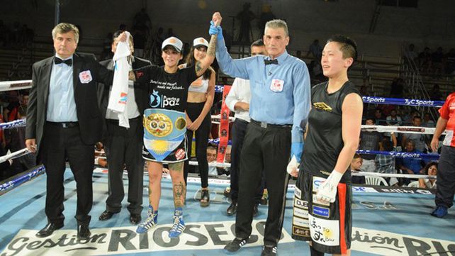 Dionicius derrotó&nbsp;en Cutral Co por puntos a la retadora japonesa Terumi Nuki y retuvo el Título Mundial de Supermosca de la FIB por undécima vez