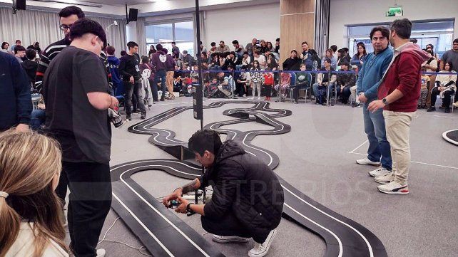 El Centro Provincial de Convenciones de Paraná fue escenario de la XV Competencia de La Liga Nacional de Robótica.