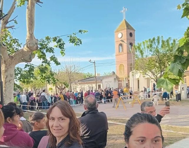 Una multitud acudió a Leda en la parroquia de Fuentes