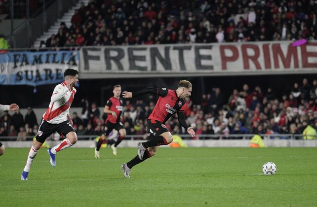 Newells, con protagonismo y enjundia, se llevó un gran punto de su visita a River