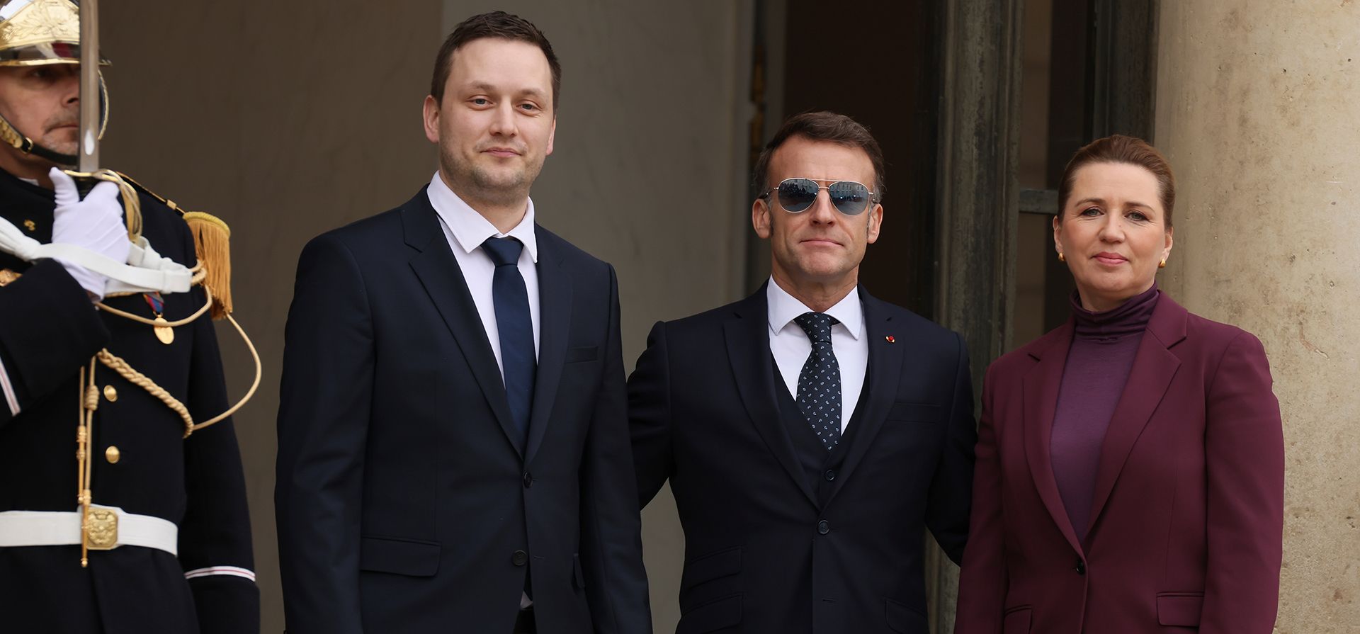 El presidente francés, Emmanuel Macron, recibe a la primera ministra de Dinamarca, Mette Frederiksen (derecha), y al primer ministro de Groenlandia, Jens-Frederik Nielsen (izquierda), en el Palacio del Elíseo en París, el miércoles 28 de enero de 2026. (Foto AP/Thomas Padilla) El presidente francés, Emmanuel Macron, recibe a la primera ministra de Dinamarca, Mette Frederiksen (derecha), y al primer ministro de Groenlandia, Jens-Frederik Nielsen (izquierda), en el Palacio del Elíseo en París, el miércoles 28 de enero de 2026. (Foto AP/Thomas Padilla)