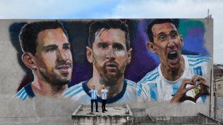 Messi, Di María y Maxi Rodríguez, inmortalizados en barrio Belgrano