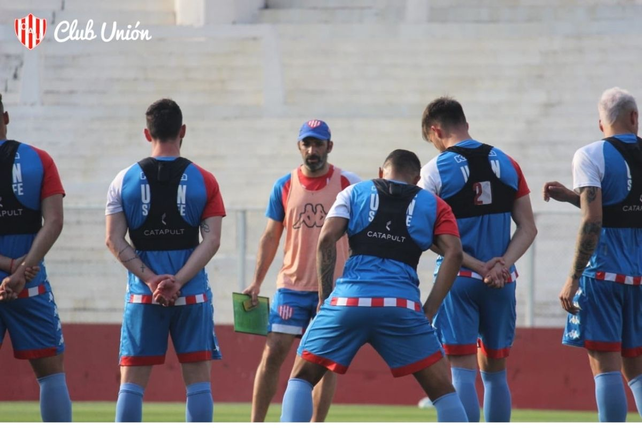 Con la llegada de Juan Manuel Azconzábal Unión modificará su esquema táctico.