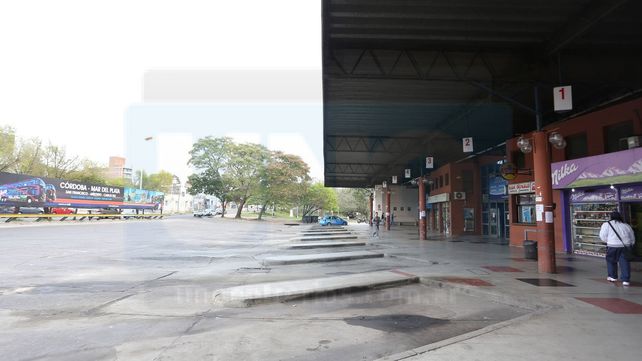 desierta. La terminal de ómnibus estará inactiva desde la medianoche.