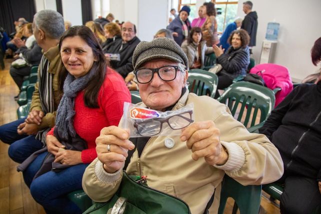 La entrega de marcos a los adultos mayores se hizo a través de instituciones de la ciudad.