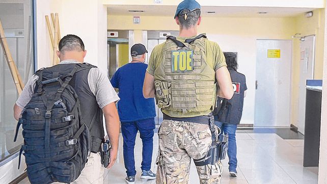 Mitre y Pellegrini. El edificio donde detuvieron a Cachete D. Su novia es sobrina de un ex alto jefe policial.