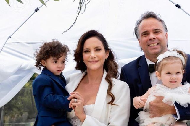 Lucha Aymar y Fena González con sus hijos Félix y Lupe.