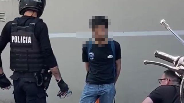 Crece la tensión en medio del conflicto. El momento de la detención en la UNR. Foto:&nbsp;