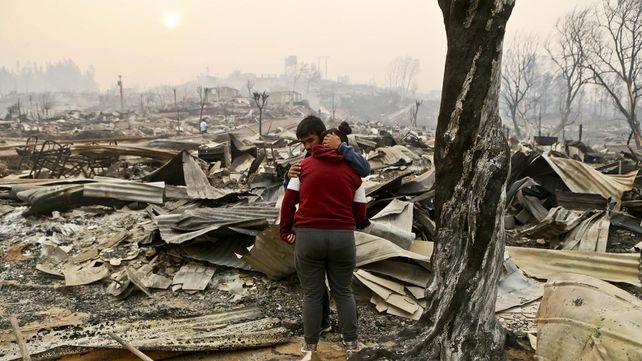 Las imágenes más estremecedoras de los incendios forestales en Chile